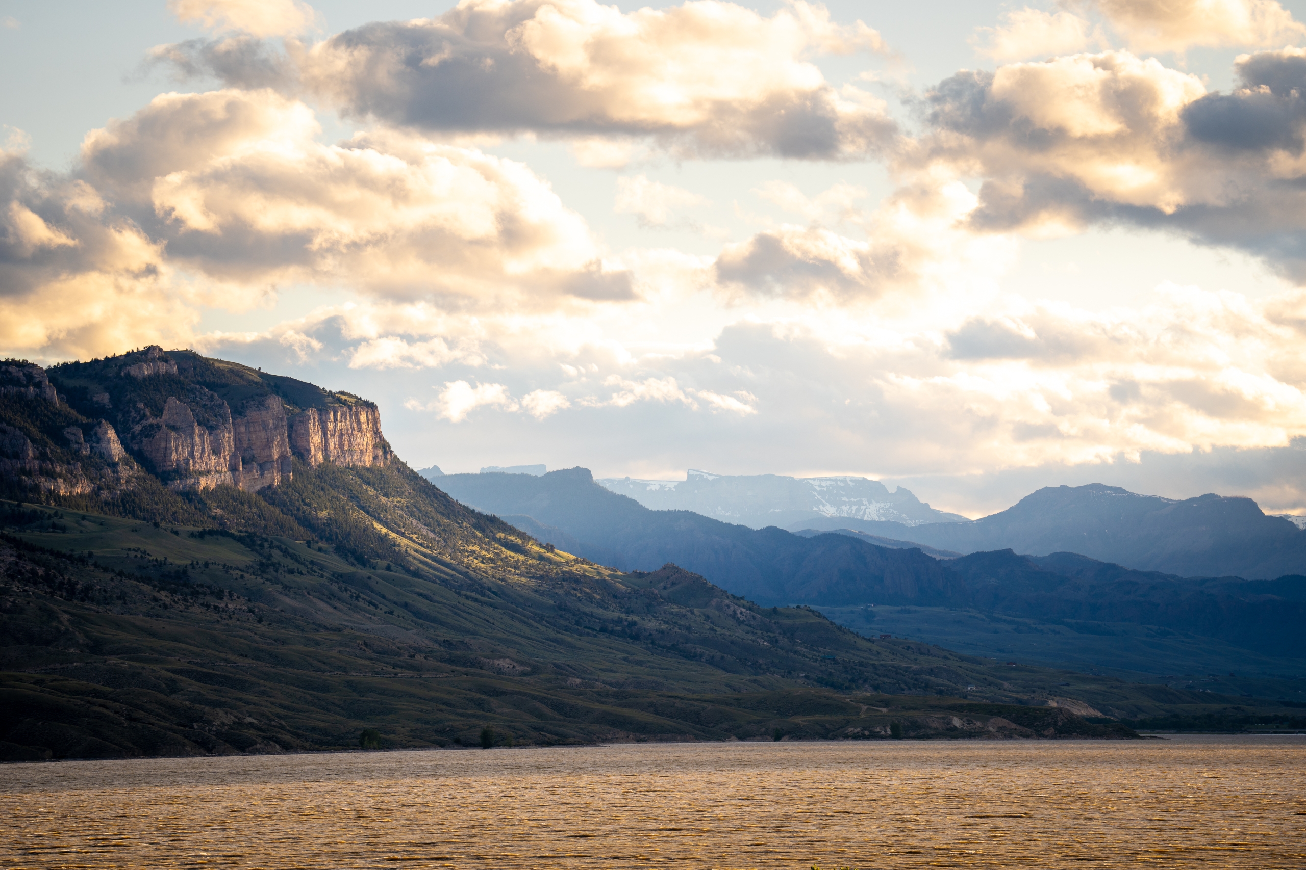 Open land with many mountains in the background on a cloudy day